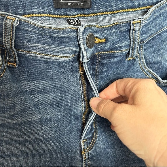 Judy Blue Distressed Relaxed Fit Jeans - Picture 9 of 15